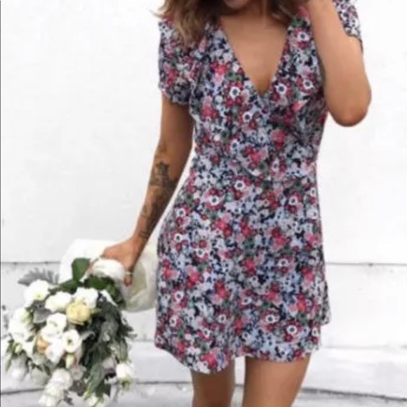 Topshop Dresses & Skirts - Topshop Floral Frill Wrap Dress Size 4 NWT RTL $90